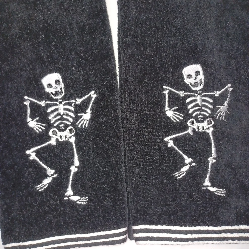 Black Skeleton Plush Hand Towel Set Of 2 Festive Halloween Fun Like New